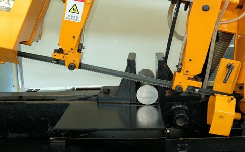 阳春数控带锯床自动送料精度会出现偏差吗？