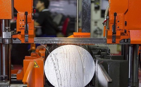 阳春立式金属带锯床切削出现跑带故障解决方法！